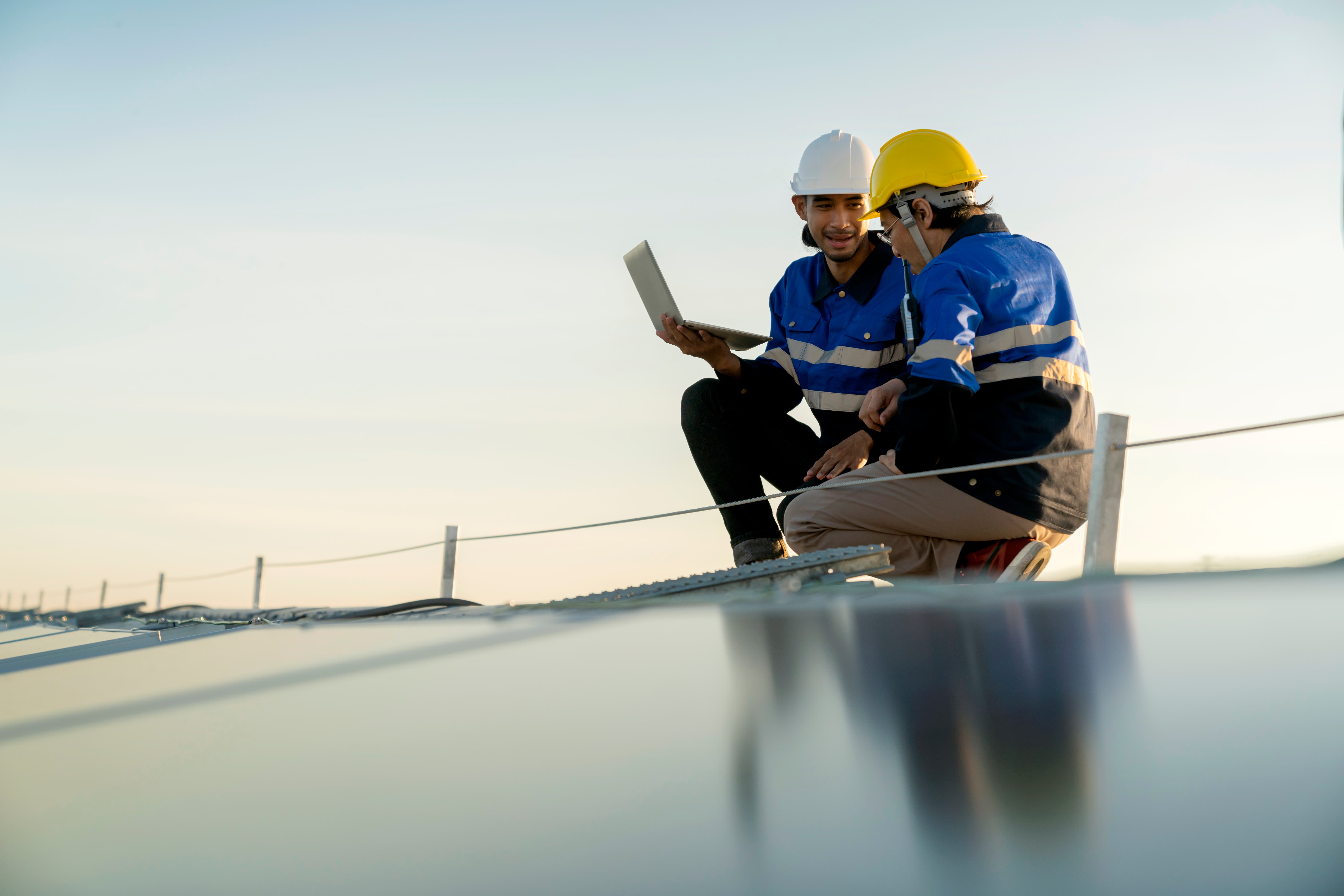 specialist technician professional engineer with laptop tablet maintenance checking installing solar roof panel factory rooftop sunlight engineers team survey check solar panel roof 1 Lynnrich